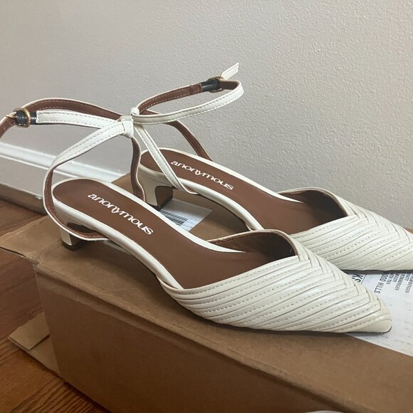 Anonymous Copenhagen kitten-heel shoe, size 8 / 39 Euro, shiny lamb white, NWT - Picture 6 of 7